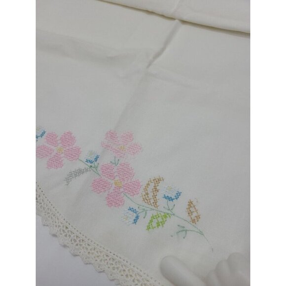 Vintage Handmade Cross Stitch Pillowcase Standard Sz Floral Scalloped Lace Edge - Picture 6 of 6
